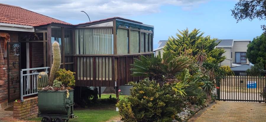 3 Bedroom Property for Sale in Dana Bay Western Cape